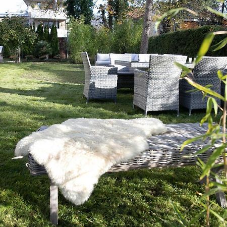 Family Wellhouse Green Garden Direct In Salzburg, Sunny Big Garden, Up To 16 Pax, Bikes For Free, Bbq, Sunbeds, Parking For Free, 15 Min Sound Of Music Exterior photo